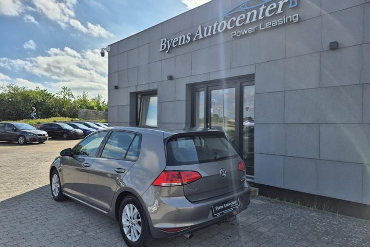 Sort VW Golf VII fra 2016