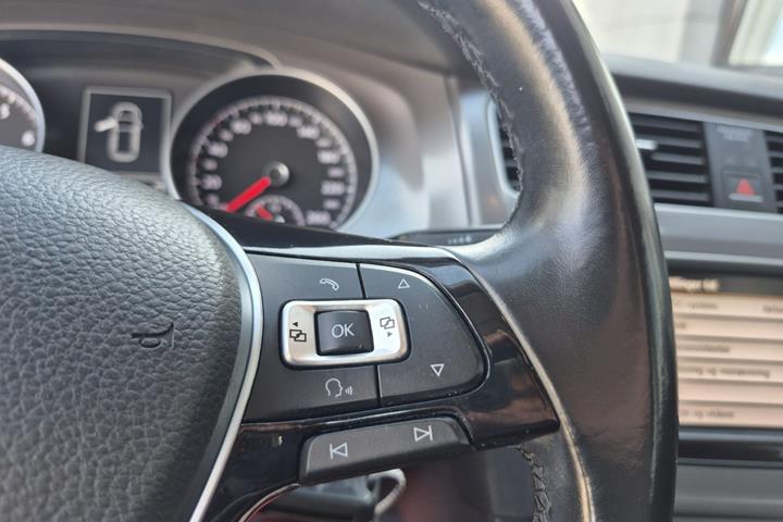 Sort VW Golf VII fra 2016