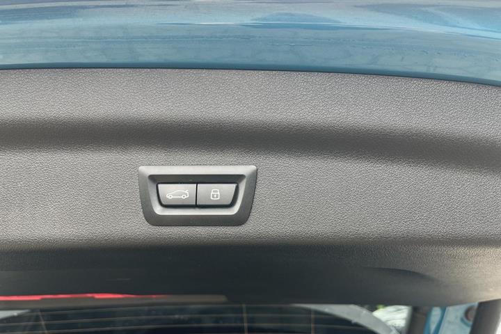 Blå BMW iX1 fra 2023