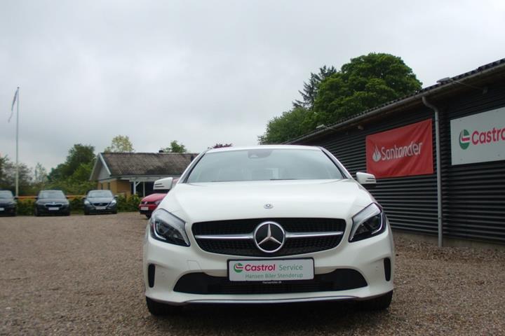 Hvid Mercedes A180 d fra 2017