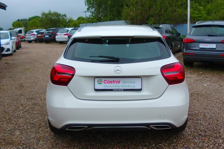 Hvid Mercedes A180 d fra 2017
