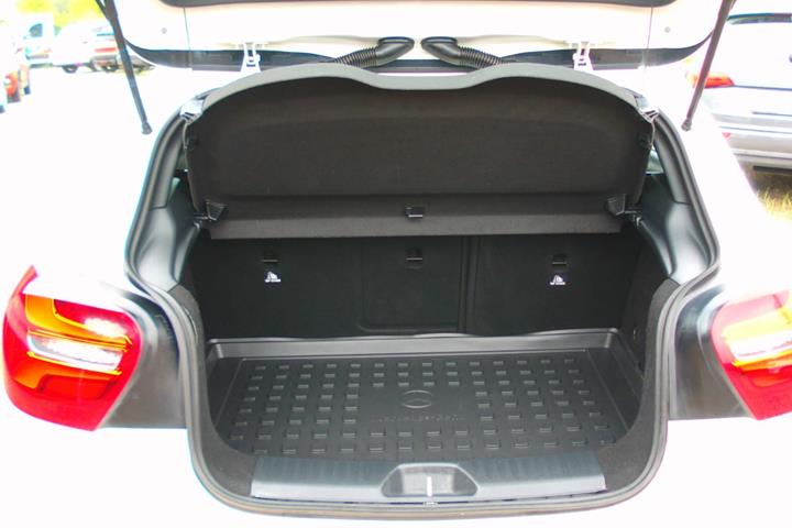 Hvid Mercedes A180 d fra 2017