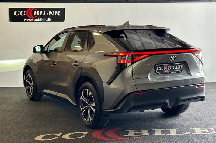 Grå Toyota BZ4X fra 2023