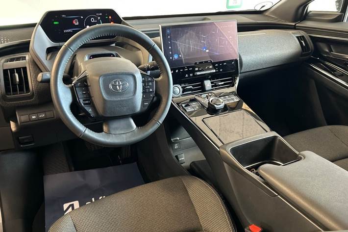 Grå Toyota BZ4X fra 2024