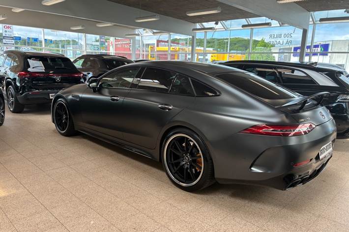 Grå Mercedes AMG GT 63 fra 2018
