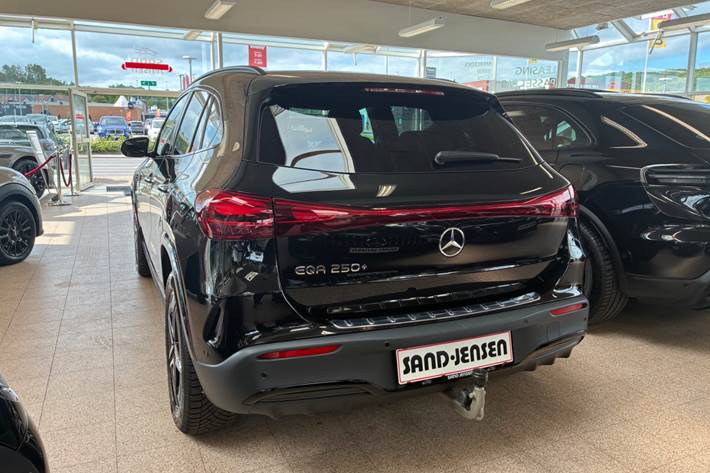 Sort Mercedes EQA250+ fra 2025