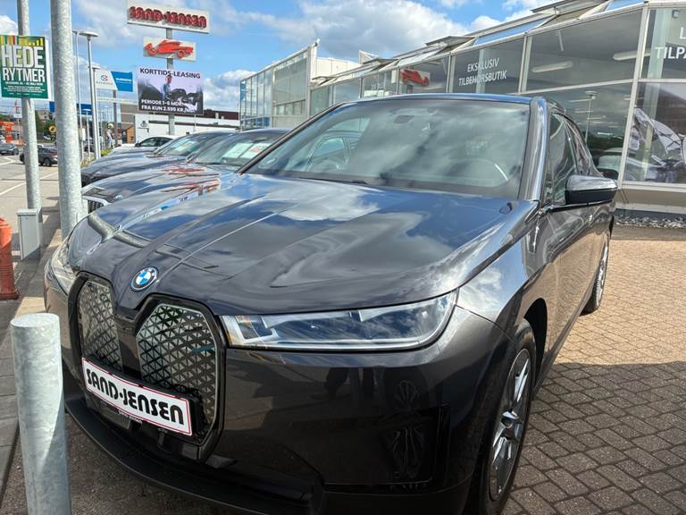 BMW iX xDrive40 Fully Charged