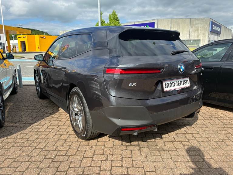 BMW iX xDrive40 Fully Charged