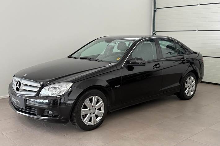Sort Mercedes C180 fra 2010