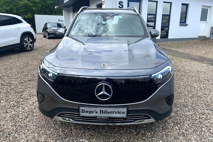 Grå Mercedes EQB 250+ fra 2025