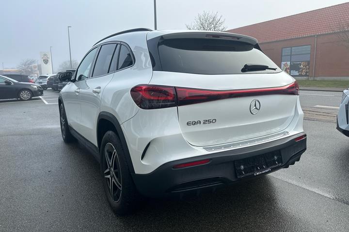 Hvid Mercedes EQA 250 fra 2022
