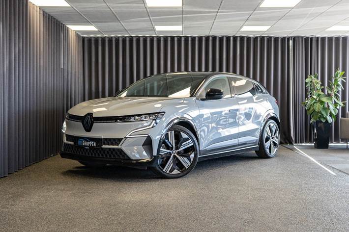 Grå Renault Megane E-Tech fra 2023