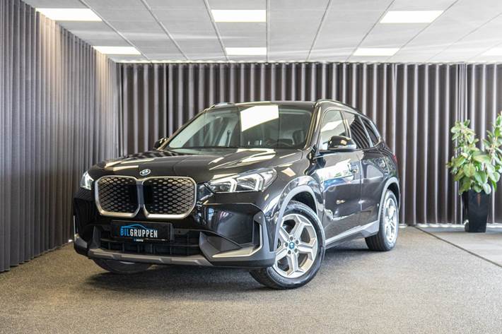 Sort BMW iX1 fra 2023