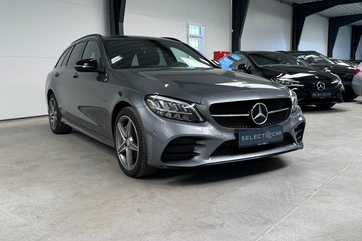 Grå Mercedes C300 de fra 2021