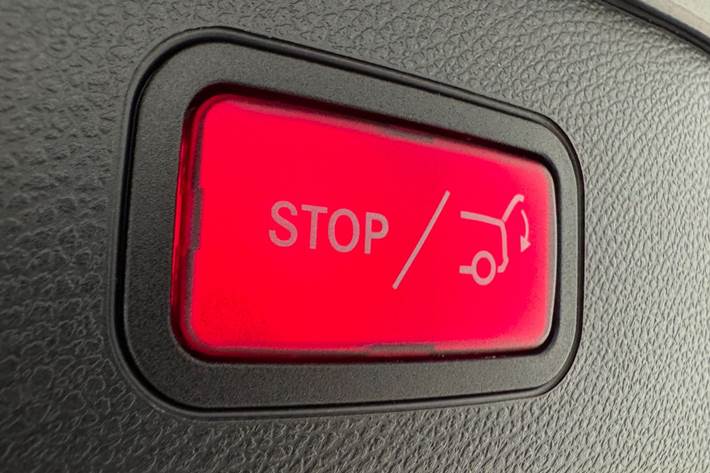Grå Mercedes C300 de fra 2021