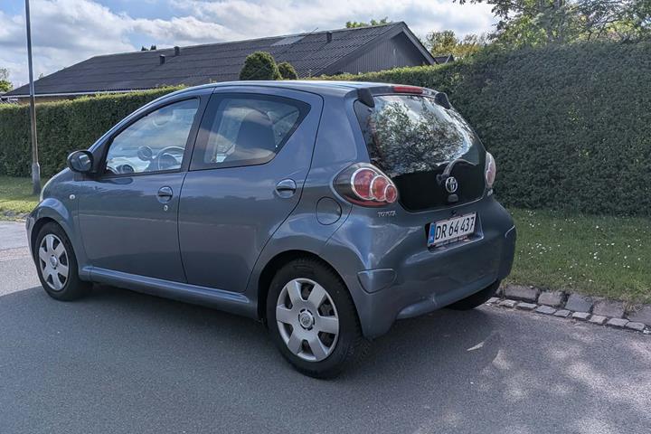 Blå Toyota Aygo fra 2009