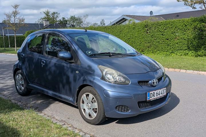 Blå Toyota Aygo fra 2009