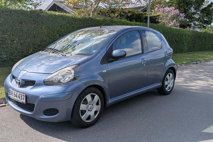 Blå Toyota Aygo fra 2009