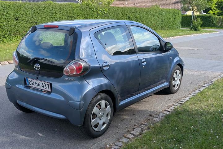 Blå Toyota Aygo fra 2009