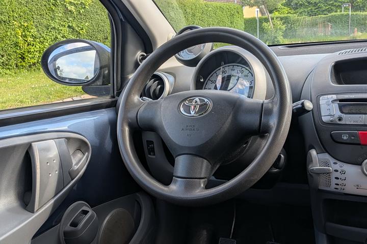 Blå Toyota Aygo fra 2009