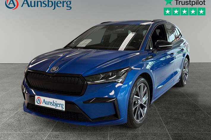 Blå Skoda Enyaq fra 2023 set udefra