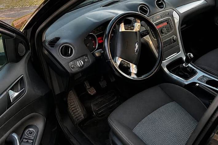 Sort Ford Mondeo fra 2011
