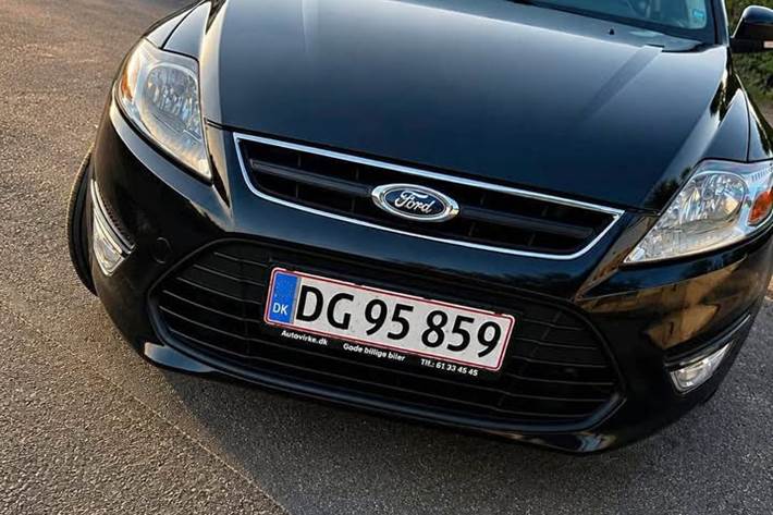 Sort Ford Mondeo fra 2011