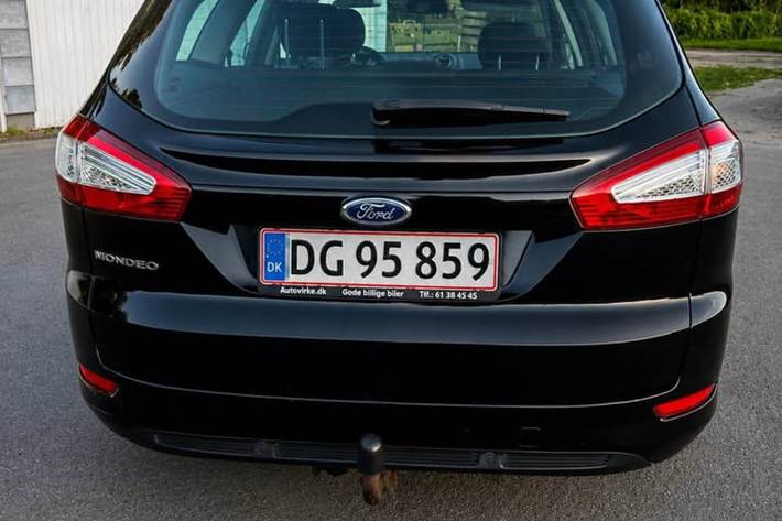 Sort Ford Mondeo fra 2011