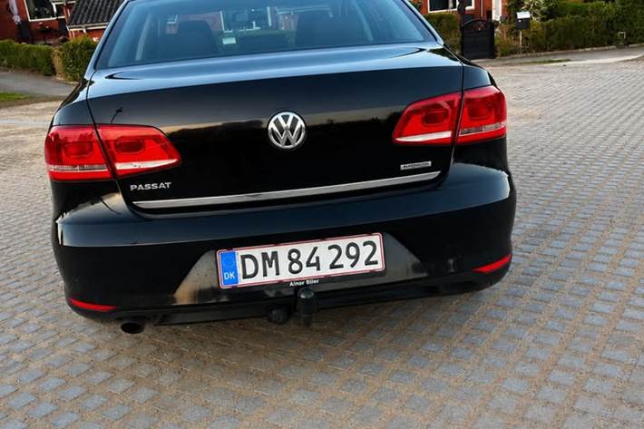 Sort VW Passat fra 2012
