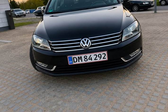 Sort VW Passat fra 2012