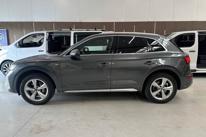 Grå Audi Q5 fra 2023