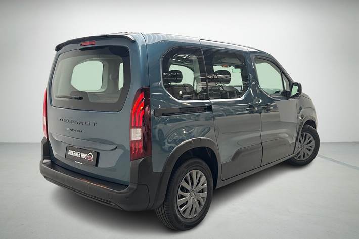 Blå Peugeot e-Rifter fra 2025