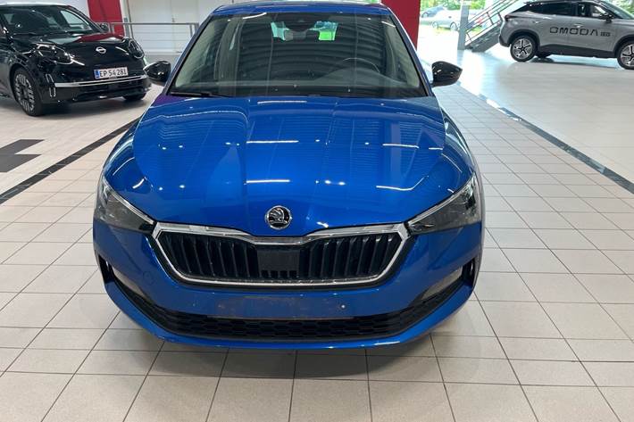 Blå Skoda Scala fra 2020