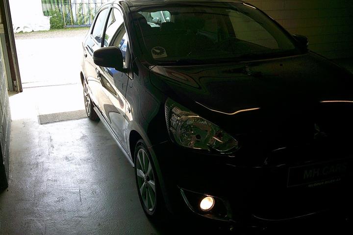 Gul Mitsubishi Space Star fra 2015