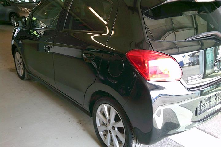 Gul Mitsubishi Space Star fra 2015