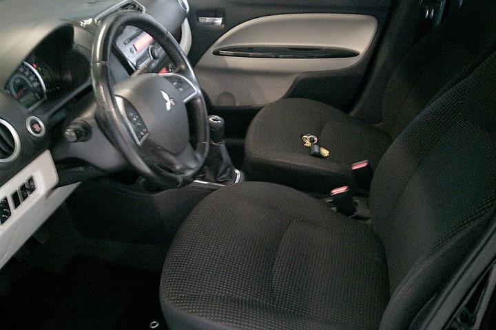 Gul Mitsubishi Space Star fra 2015