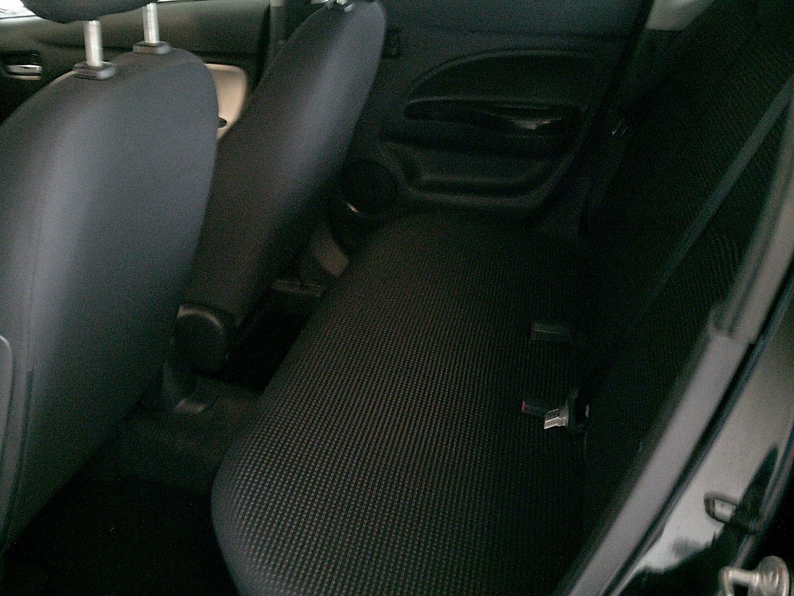 Gul Mitsubishi Space Star fra 2015