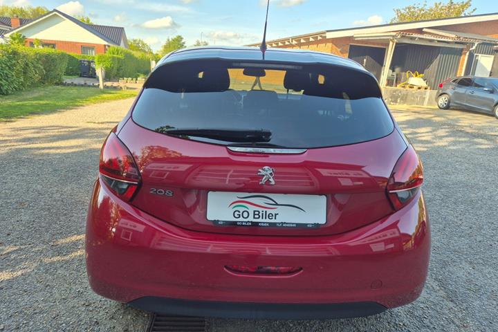 Grøn Peugeot 208 fra 2017