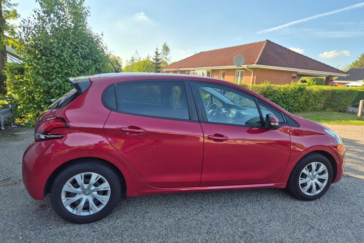 Grøn Peugeot 208 fra 2017