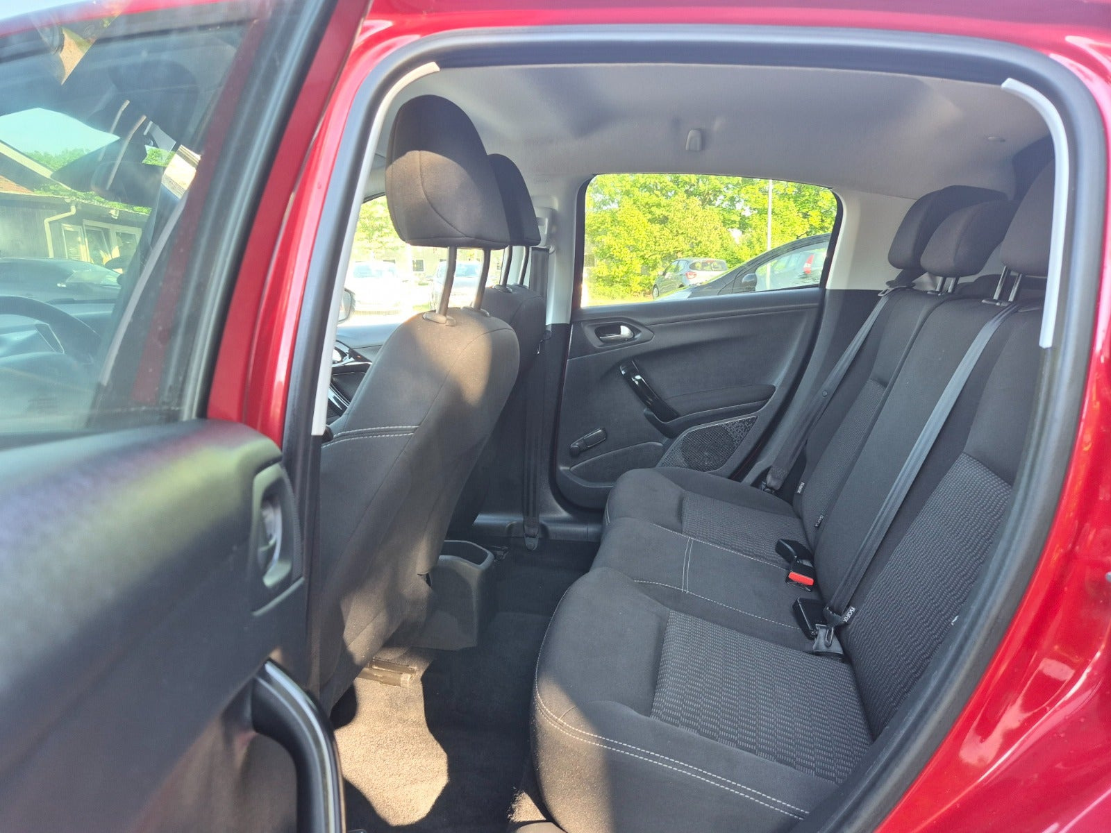 Grøn Peugeot 208 fra 2017