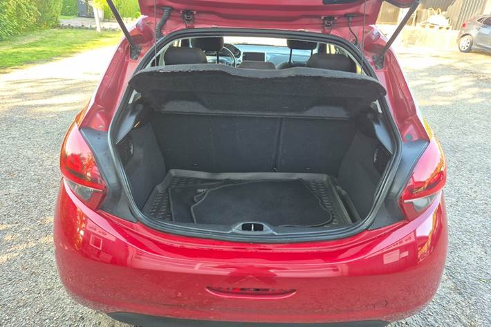 Grøn Peugeot 208 fra 2017
