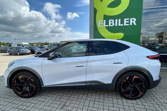 Sølv Cupra Tavascan fra 2024