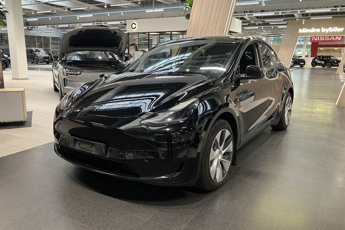 Sort Tesla Model Y fra 2022