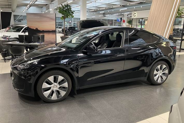 Sort Tesla Model Y fra 2022