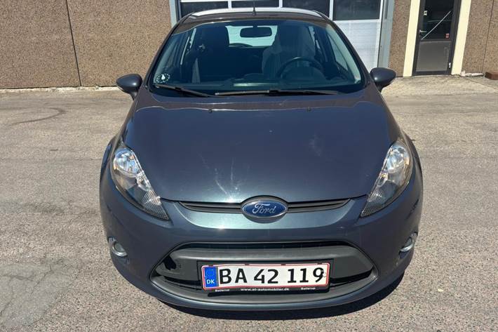 Grå Ford Fiesta fra 2012