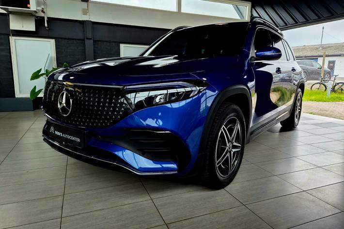 Blå Mercedes EQB300 fra 2025