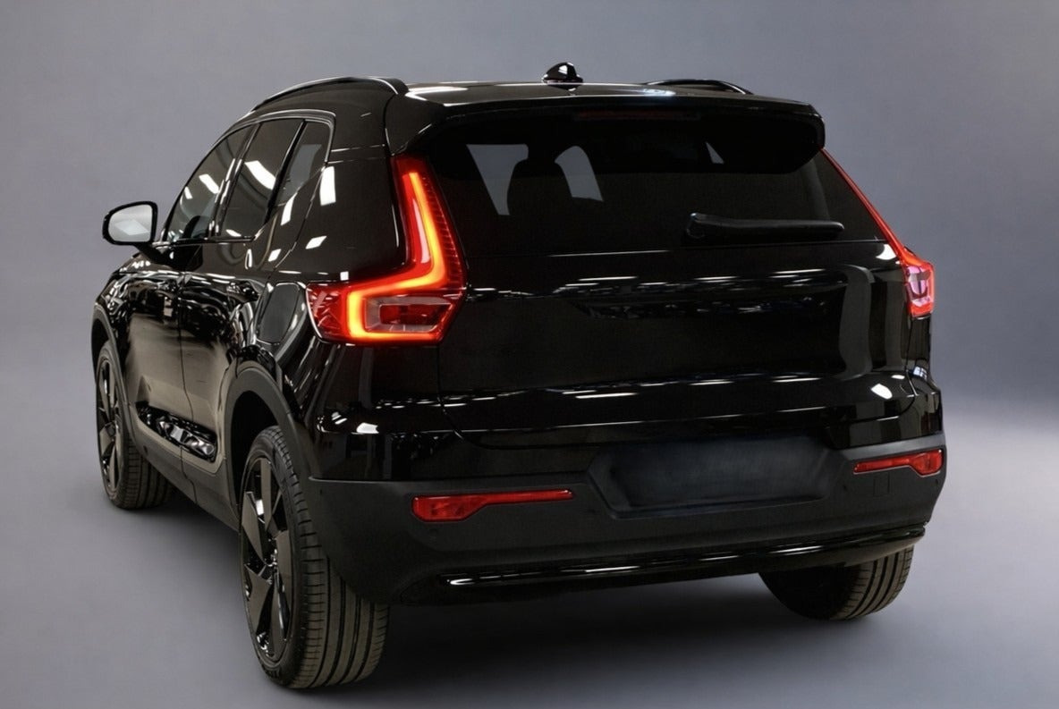 Sort Volvo EX40 fra 2025