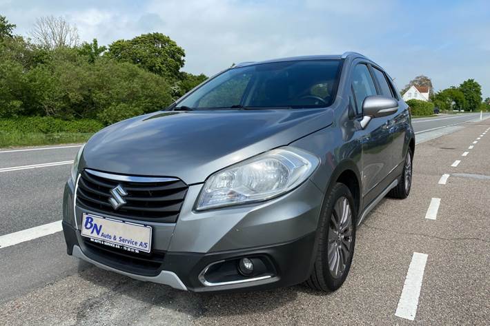 Grå Suzuki S-Cross fra 2016