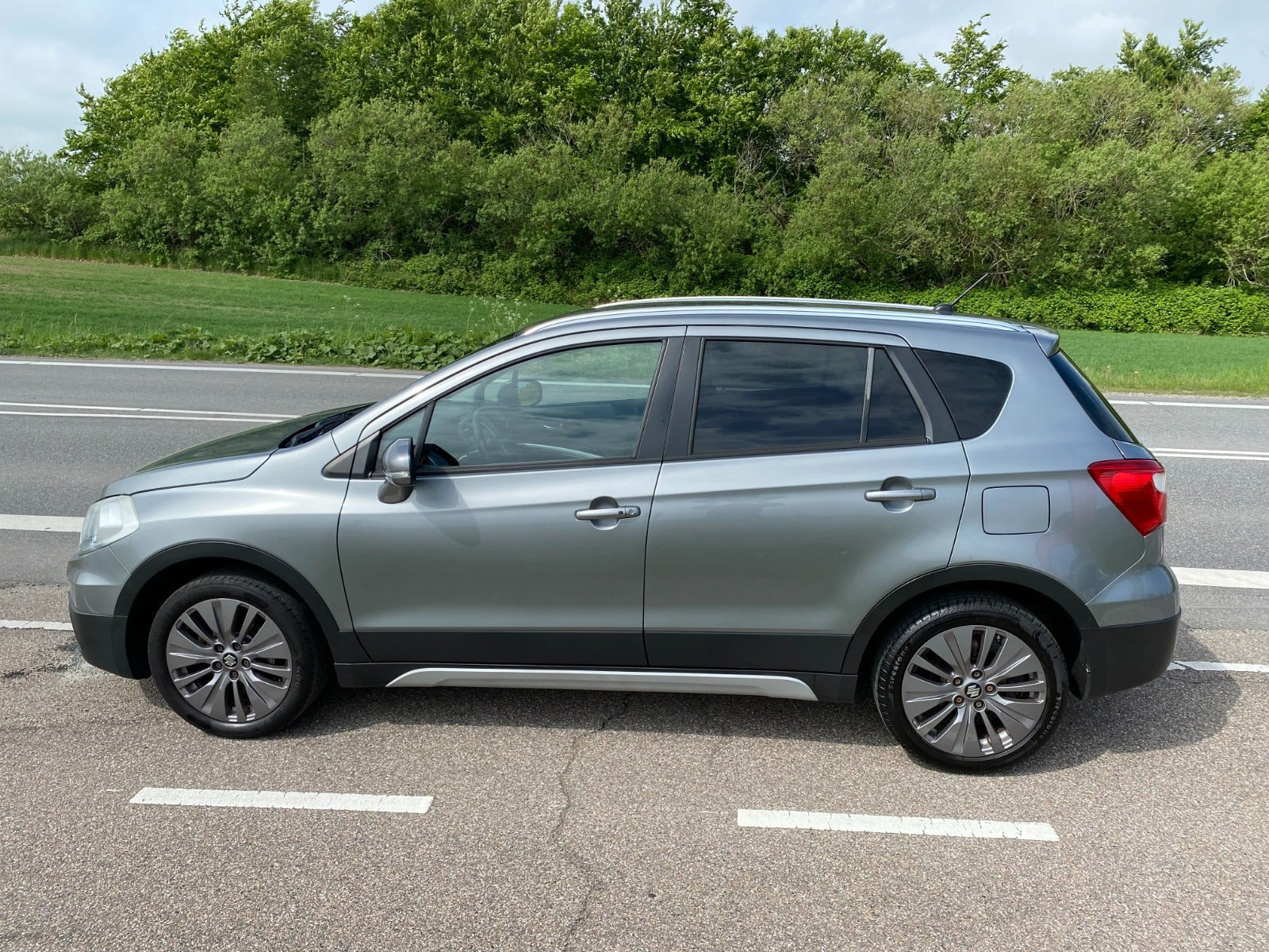 Grå Suzuki S-Cross fra 2016