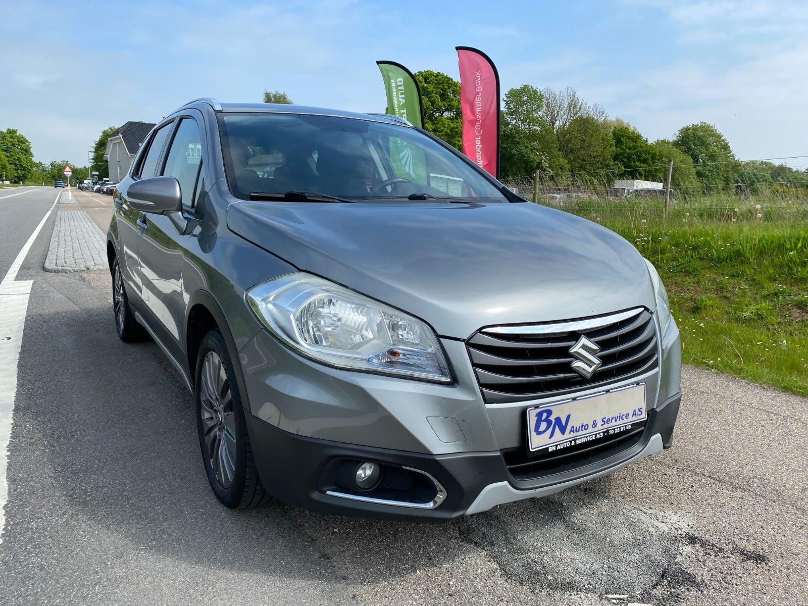 Grå Suzuki S-Cross fra 2016